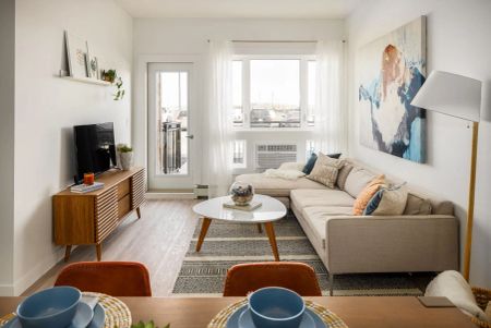 - 2 Bedroom at The Parkway - Photo 4