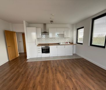 PETERBOROUGH - Photo 3