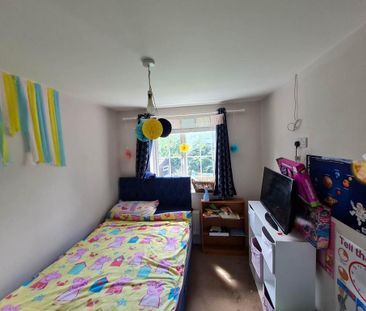 4 bedroom semi-detached house to rent - Photo 3