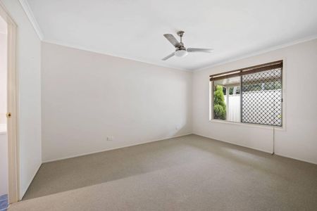 Spacious and Neat unit in prime East Toowoomba location - Photo 2