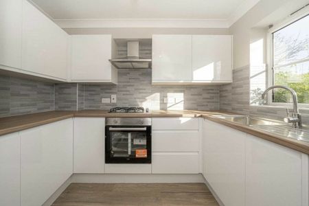 Grove Crescent, Hanworth, TW13 - Photo 5