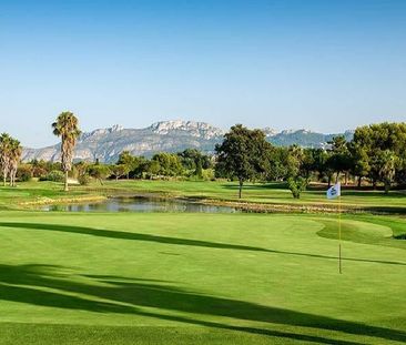 Middle Floor Apartment in Benahavís - Photo 6