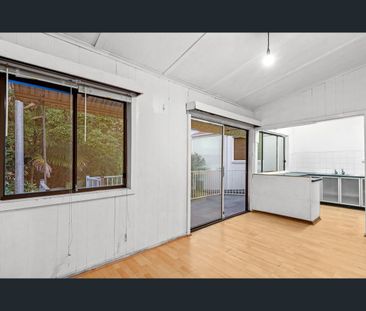 Beachside Living with Room to Breathe – Welcome to Freshwater - Photo 2