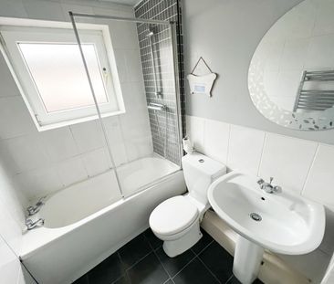 2 Bedroom - Photo 3