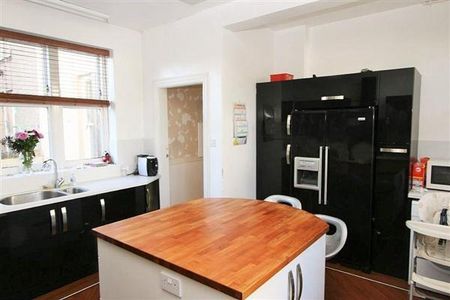 5 bedroom semi-detached house to rent - Photo 5