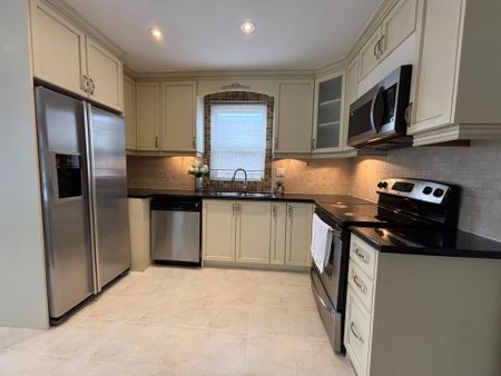 For Lease - 138 Poyntz Avenue, Toronto, Ontario - Photo 2