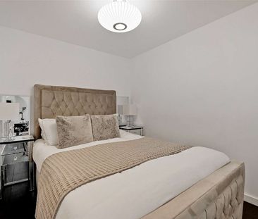 A beautifully presented and fully-furnished super studio apartment ... - Photo 4