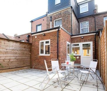 1 bedroom in a house share to rent - Photo 3