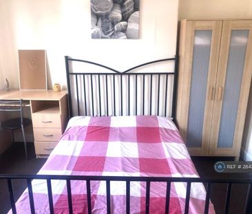 1 bedroom in a house share to rent - Photo 4