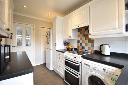 2 bedroom House in High Street, Farnborough - Photo 5