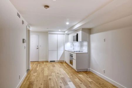 3460 Peel Street — Studio - unit 401 - Photo 2