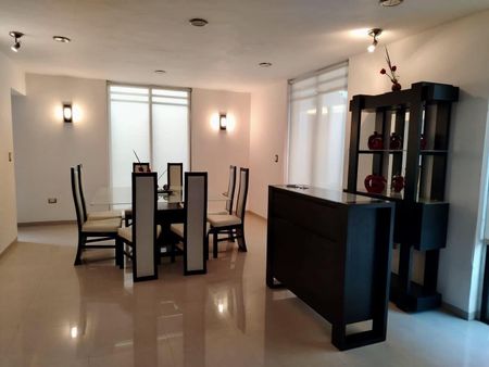 Casa semi-amueblada, de 3 recámaras, con piscina, estudio y cuarto de servicio. - Photo 2