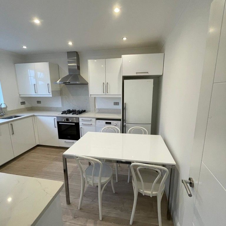 Great North Way, London, NW4 - Photo 1