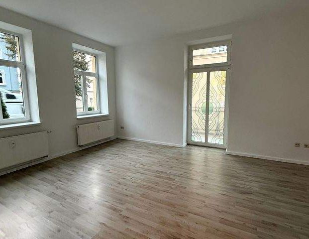 Schöne helle Erdgeschoss 2 Raum Wohnung mit Balkon und Einbauküche ab sofort zu vermieten - Photo 1