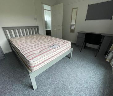 3 bedroom flat to rent - Photo 6