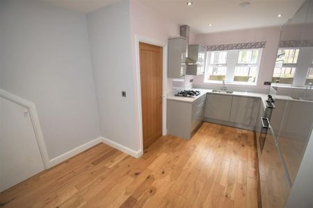 3 bedroom semi-detached house to rent - Photo 5
