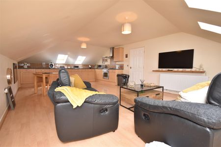 Riverside Court, Rock Ferry - Photo 3