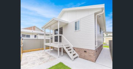Modern two bedroom beachside home - Photo 5