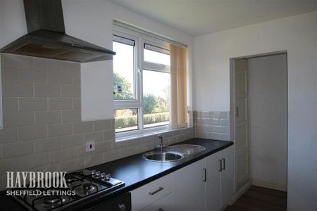 3 bedroom semi-detached house to rent - Photo 5