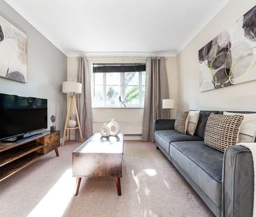 2 Bed Flat, Charman House, SW2 - Photo 2