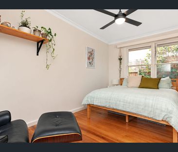 Villa with additional studio/ or home office and a garage ! - Photo 4