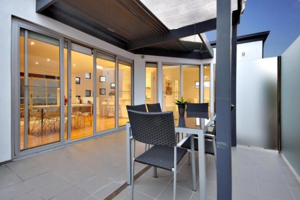 3A Princes Place, Port Melbourne. - Photo 1