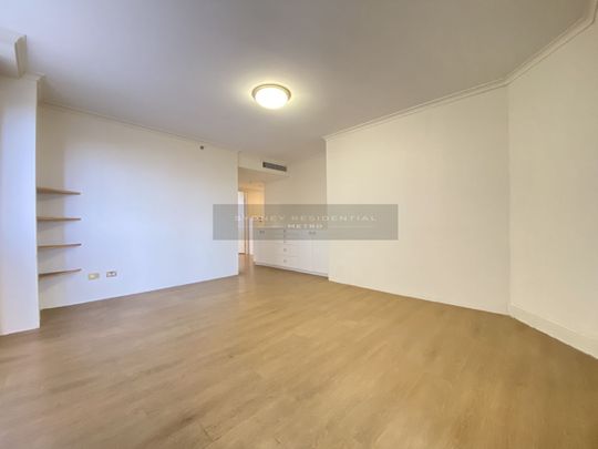 Large One Bedroom plus Huge Study with city views - Photo 1