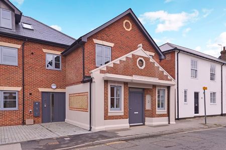 St Johns Street, Godalming, Surrey, GU7 - Photo 2