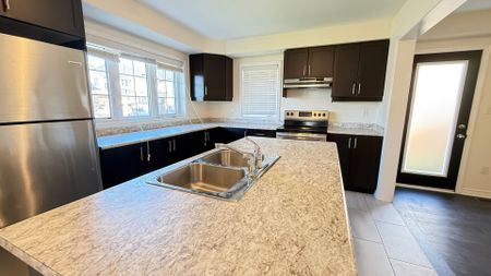 For Lease - 46 Kilmarnock Crescent, Whitby, Ontario - Photo 3