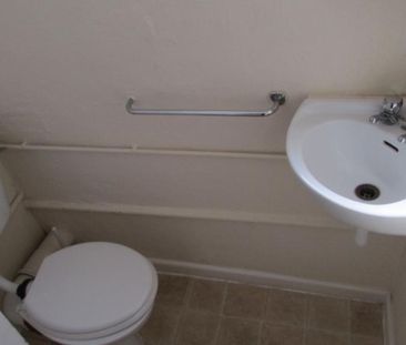 1 bedroom property to rent - Photo 6