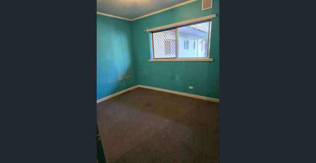 Secure 3 x 1 Ground Floor Unit - "" Make It Your New Home " - Photo 1