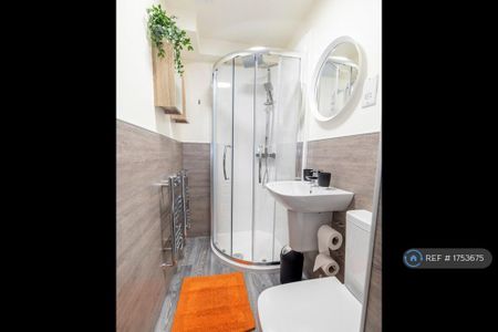 1 bedroom in a house share to rent - Photo 5