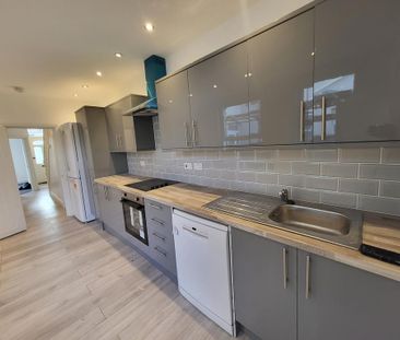 4 bedroom terraced house to rent - Photo 5