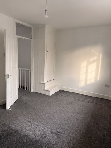 2 Bed Terraced House, Pomfret Avenue, LU2 - Photo 2