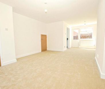 3 bedroom end of terrace house to rent - Photo 1