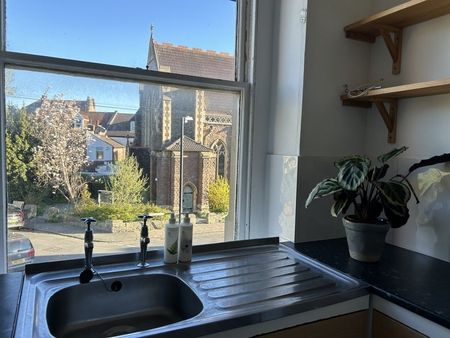 1 Bed Flat, Etloe Road, BS6 - Photo 3