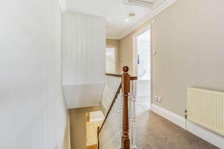 3 bedroom house to rent Flanchford Road, Reigate, Surrey, RH2 - Photo 2