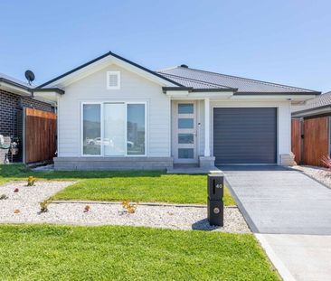 3 bedrooms | 2 bathrooms | Single Garage | Solar Power - Photo 6