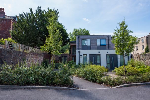 Tyndalls Park Road Room 2 - Photo 1