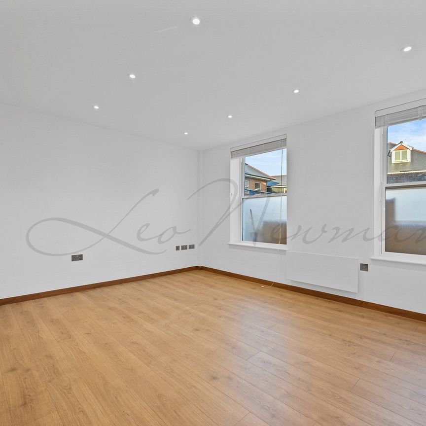 Harvest Lane, Thames Ditton, KT7 - Photo 1