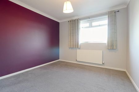 A 2 Bedroom Flat in Overton Park Road, Cheltenham - Photo 3