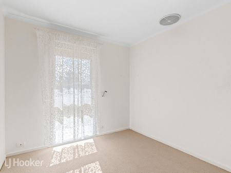 8 Hammond Avenue, Brahma Lodge SA 5109 - House For Rent | Domain - Photo 2
