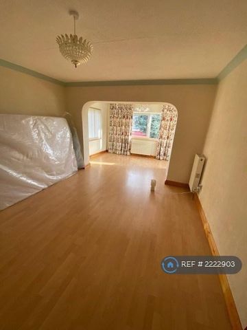 4 bedroom detached house to rent - Photo 3