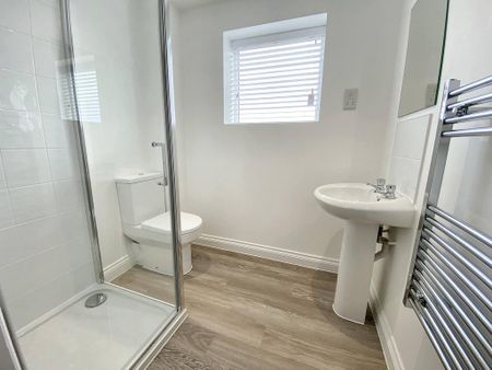 1 bedroom block of apartments to rent - Photo 5