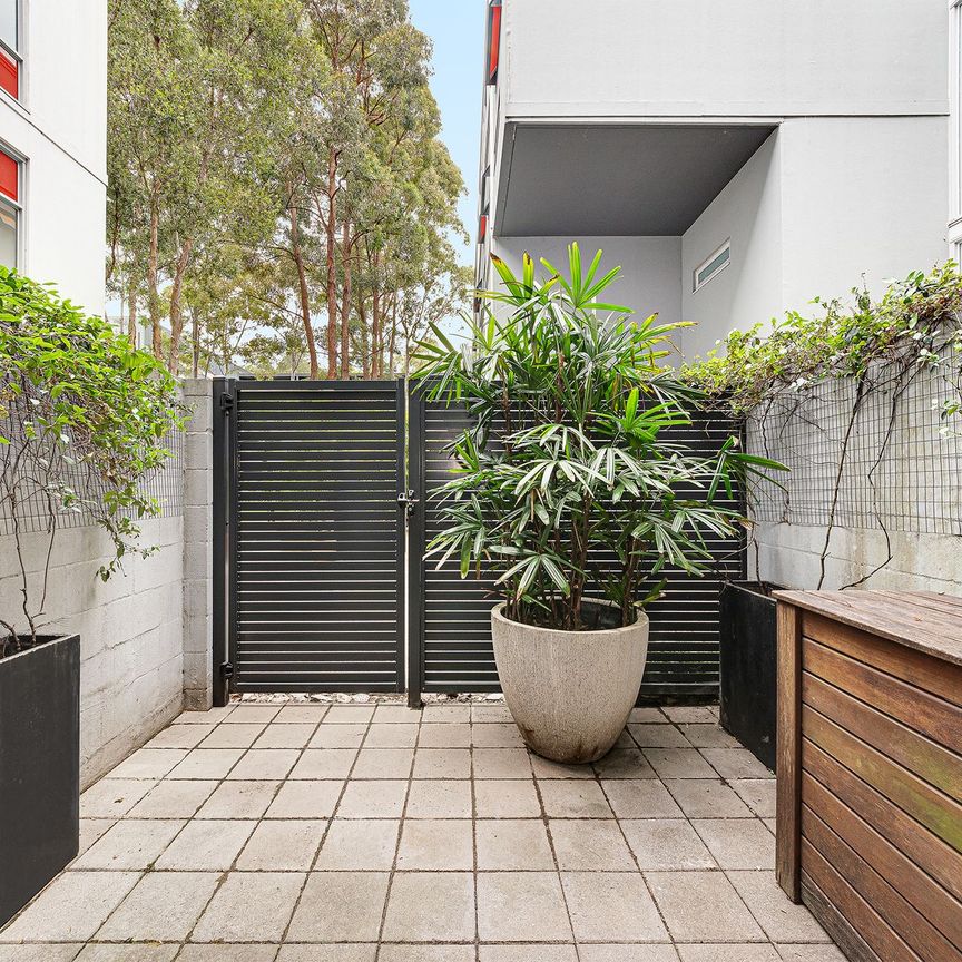 Stylish One-Bedroom Apartment with Study & Dual Outdoor Areas - Photo 1