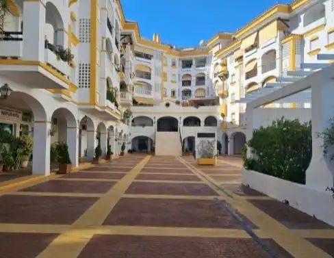 Marbella - Photo 1