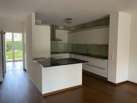 Appartement moderne de 5½ pièces avec jardin, cheminée et cave à vin - Photo 3