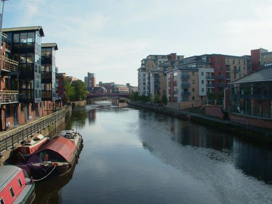 Cromwell Court, Leeds City Centre, LS10 1HN - Photo 1