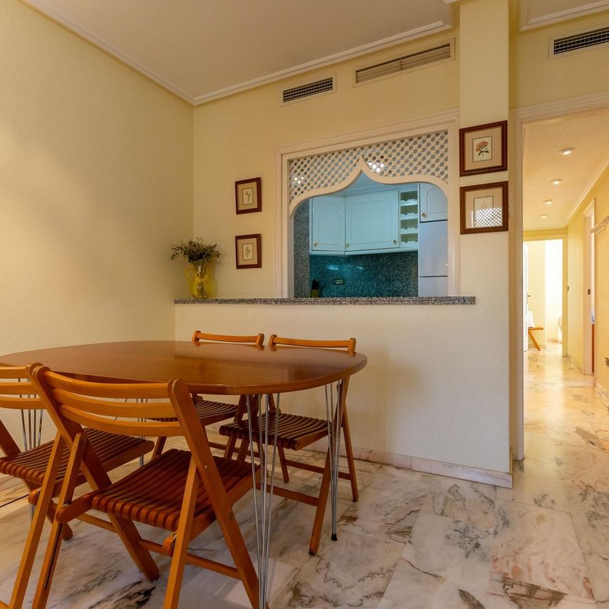 Piso de alquiler en Calle Almeria, Calas Santiago Bernabéu - Photo 1