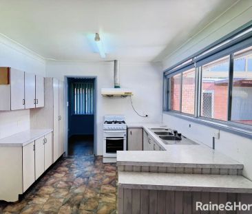 “Family Home in Leumeah For Lease” - Photo 5